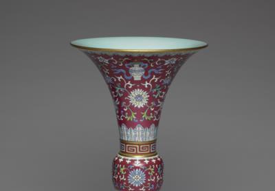 图片[2]-Vase with Indian lotus and Eight Treasures decor in famille rose on a dark red ground, Qing dynasty, Qianlong reign (1736-1795)-China Archive